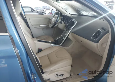 2015 Volvo Xc60 T5 Premier z USA, uszkodzony, nr VIN YV440MDK5F2686907